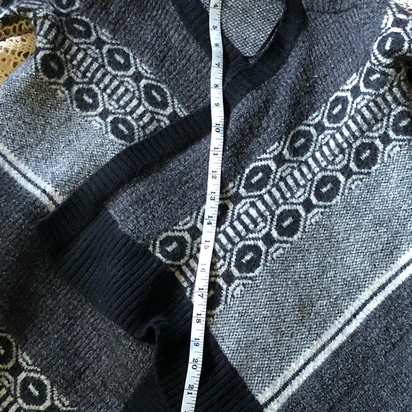 Beautiful Root’s Xs black grey blanket cardigan - Picture 6 of 7
